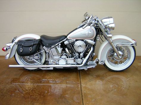 Harley Softail Heritage, Hd Fatboy, Harley Softail Deluxe, Harley Davidson Pictures, Мотоциклы Harley Davidson, Hd Motorcycles, Custom Motorcycles Harley, Vintage Harley Davidson Motorcycles, White Motorcycle