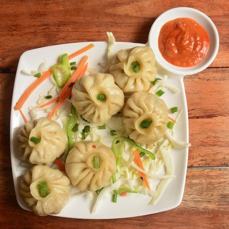 Fast Food Catering, Momo Food, Steamed Momos, Indian Fast Food, Veg Momos, Rangoli Designs Photos, Food Catering, Tastemade Recipes, Vegetarian Snacks Recipes