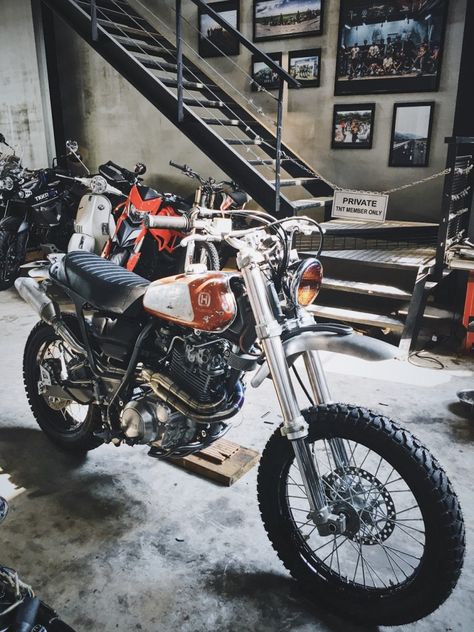 Yamaha XT600 Scrambler by TNT Custom – BikeBound Yamaha Xt 600, Enduro Vintage, Moto Scrambler, Tracker Motorcycle, Scrambler Custom, Мотоциклы Cafe Racers, Moto Cafe, Cafe Racer Style, Yamaha Motorcycles