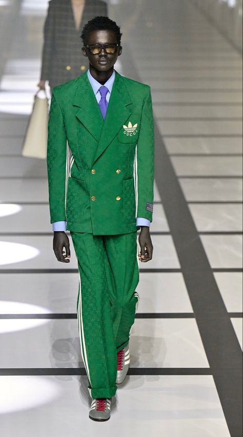 Gucci Fall 2022, Gucci Suit, Adidas Three Stripes, Looks Street Style, Next Fashion, Fall 2022, Sportswear Brand, Fashion Show Collection, Yohji Yamamoto