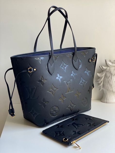 Luxury designer Women's Fashion … curated on LTK Black Neverfull Louis Vuitton, Tas Lv, Manifest Board, Lv Tote, Sac Louis Vuitton, Luxury Tote Bags, Trendy Purses, Lv Neverfull, Vintage Leather Handbag