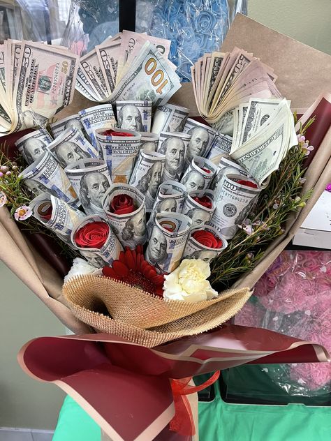 Flower Bouquet Money, Glitter Roses With Money, Money Bouquet Aesthetic, Birthday Flowers Bouquet With Money, Bouquet Of Flowers Money, Money Flower Bouquet, Bouget Flower Money, Bouquet Drawing, Spoiled Girlfriend