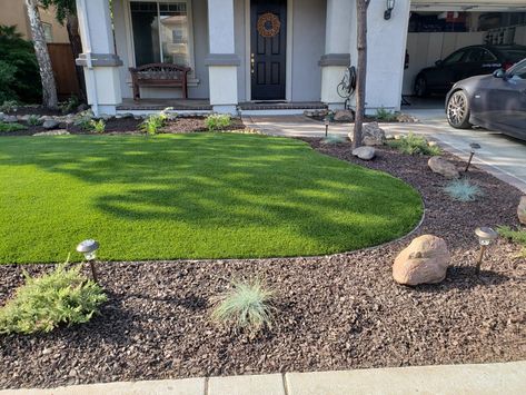 Synthetic Grass Front Yard, Turf Front Yard Ideas, Landscaping Grasses, Zero Landscape, Drought Landscaping, Artificial Turf Landscaping, Grass Backyard, Grass Landscaping, Artificial Grass Backyard