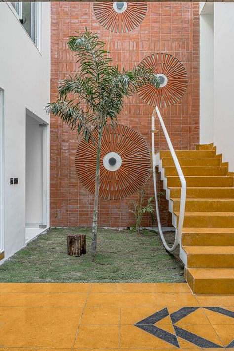 The Courtyard House / Manoj Patel Design Studio | ArchDaily Outdoor Kitchen Garden, Garden Patio Ideas, Internal Staircase, Room Western, Staircase Decoration, Spiritual Garden, Brick Works, Brick Cladding, Garden Border