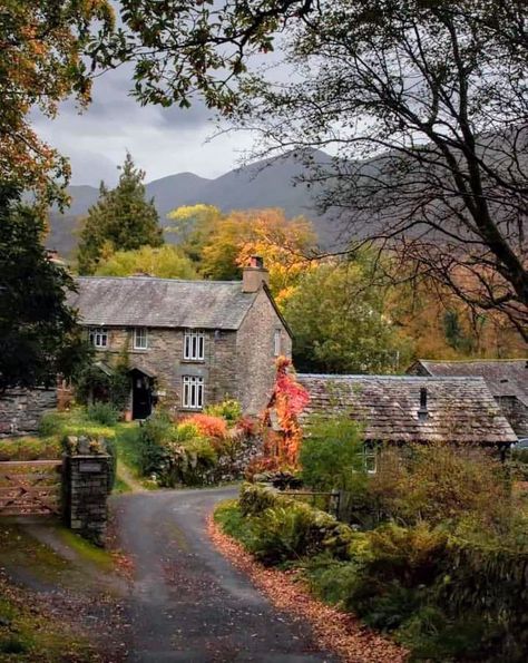 British Cottage, England Photography, Irish Countryside, Casa Country, Cottage Art, British Countryside, Countryside House, Village Life, Vintage Cottage