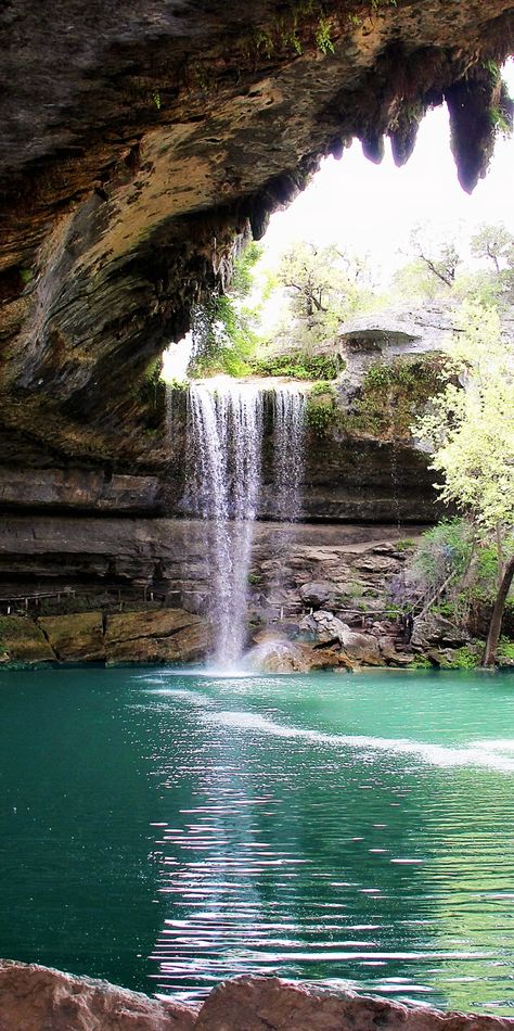 Hamilton Pool outside of Austin, Texas.    29 Surreal Places In America You Need To Visit Before You Die Pool Outside, Texas Vacation Spots, Surreal Places, Hamilton Pool, Carlsbad Caverns National Park, Texas Vacations, Unique Vacations, Places In America, Dripping Springs