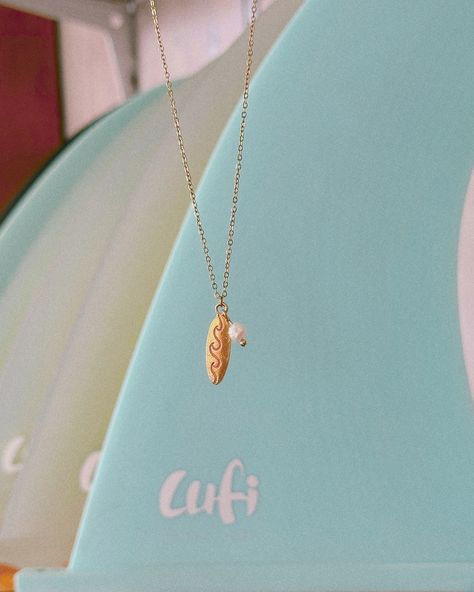 For all the ocean babes out there 🏄‍♀️ Surfboard necklace, stainless steel with fresh water pearl #handmadejewelry Surfboard Necklace, Surf Girl, Fresh Water Pearl, Water Pearls, Surfboard, The Ocean, Fresh Water, Freshwater Pearls, Handmade Jewelry