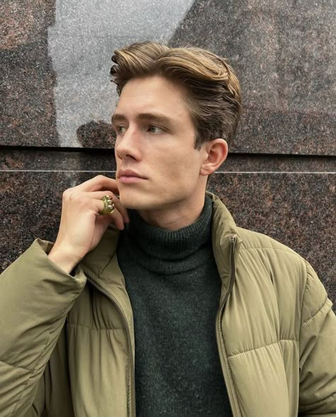 Christian Hemmes, Hair Types Men, Chicos Aesthetic, Mens Haircuts Medium, Hair Cut Guide, Timeless Hairstyles, Medium Length Wavy Hair, Preppy Old Money, Classic Haircut