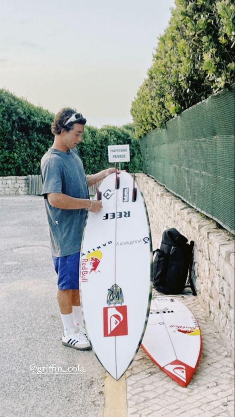 🇵🇹 Surfer Boys Style, Surf Guys, Mens Surfer Style, Surfing Clothes, Surfer Aesthetic, Surfer Boys, Surf Aesthetic, Surf Vibes, Something In The Way