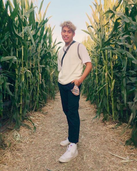 White Sweater Vest Outfit Men, Pumpkin Patch Outfit Men, Sweater Vest Outfit Mens, Vest Outfits Men, Sweater Vest Outfit, Vest Outfits, White Sweaters, Sweater Vest, Happy Halloween