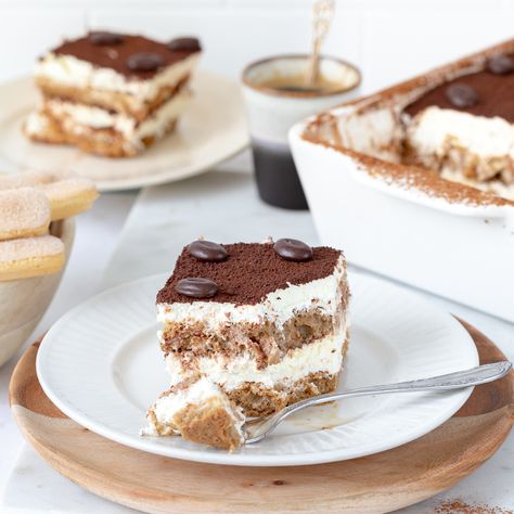 Tiramisu zonder ei – https://www.laurasbakery.nl/tiramisu-zonder-ei/ Classic Tiramisu Recipe, Tiramisu Recept, Popular Desserts Recipes, Tiramisu Recipe, Most Popular Recipes, Italian Desserts, Batch Cooking, Cannoli, Authentic Recipes