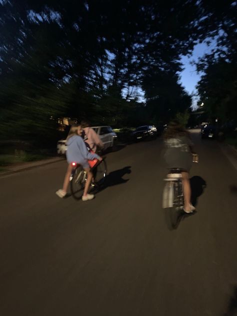 Summer Bucket List Pictures, Riding Bikes Aesthetic, Summer Activities With Friends Aesthetic, Bike Riding Astethic, Bike Astethic, Out At Night With Friends, Summer Break Aesthetic, Summer Biking Aesthetic, Biking Aesthetic Summer