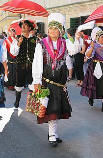 National Costume of Slovenia  - Ljubljana Feminine Costumes, Polish Traditional Costume, Czech Culture, Serbian Clothing, Serbian Women, Poland Girls, Poland Culture, Polish Clothing, Slavic Folklore