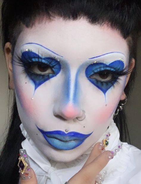 Blue Makeup Looks Halloween, Moon Clown Makeup, Heart Clown Makeup Aesthetic, Red And Blue Clown Makeup, Blue Clown Outfit, Clown Core Makeup Black, Pink And Blue Clown Makeup, Drag Clown Makeup, Clown Drag Makeup