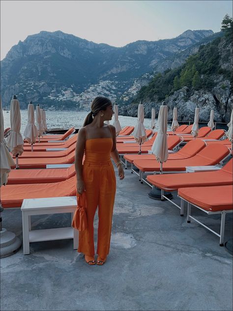 Italy Evening Outfits, Italy Summer Night Outfit, Positano Boat Outfit, Orange Pants Outfit Summer, Amalfi Coast Dinner Outfit, Amalfi Coast Aesthetic Outfit, Italian Summer Night Outfits, Sunset Dinner Cruise Outfit, Orange Linen Pants Outfit