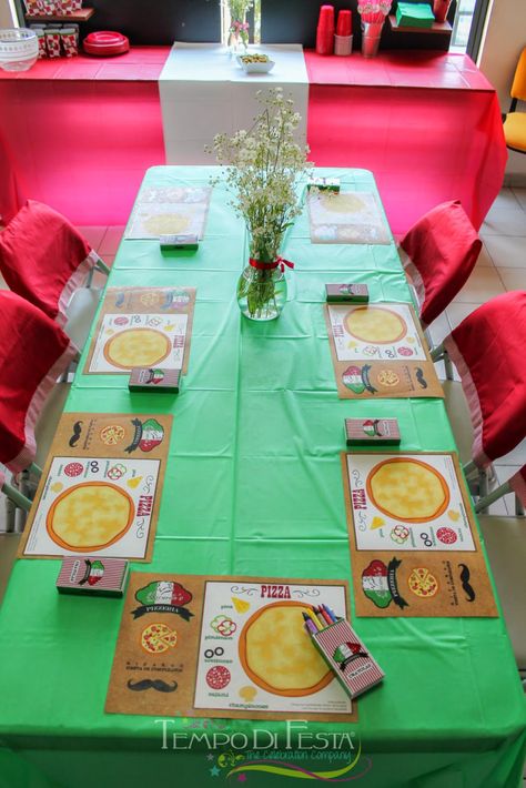 Pizza Party Table Setting, Pizza Party Table, Pizza Birthday Party Ideas, Pizza Party Games, Birthday Party Ideas Themes, Pizza Party Themes, Pizza Valentine, Kids Pizza Party, Party Ideas Themes