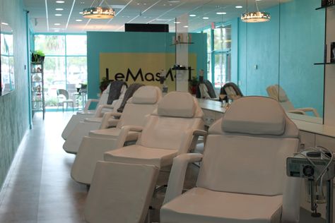 LeMasque Facial Bar in Naples, Fla., has been opened this month by Repêchage CEO and Founder Lydia Sarfati and Nir Sharon, owner of the facial bar. Express Facial, Esthetician Room Decor, Facial Bar, Girls Bedroom Furniture, Esthetician Room, Spa Rooms, Spa Ideas, Salon Suites, Dream Office