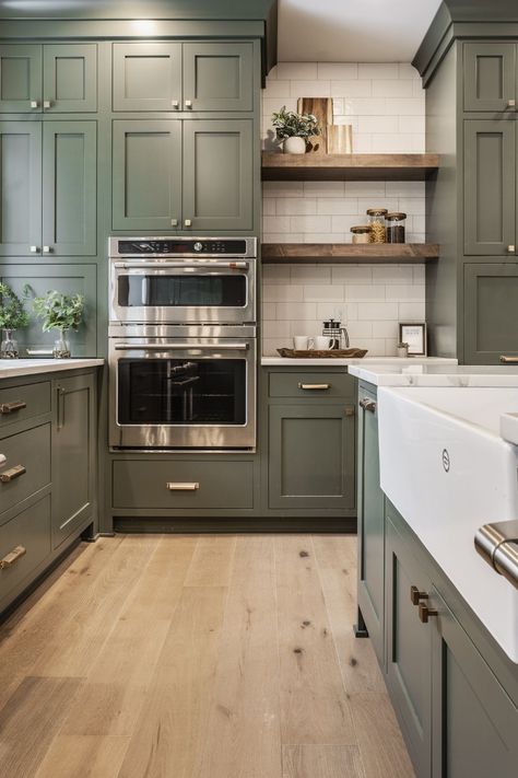 Olive Green Kitchen, Model Dapur, Sage Green Kitchen, White Subway Tile Backsplash, Kabinet Dapur, Green Kitchen Cabinets, Shaker Style Kitchens, Green Cabinets, Kitchen Farmhouse