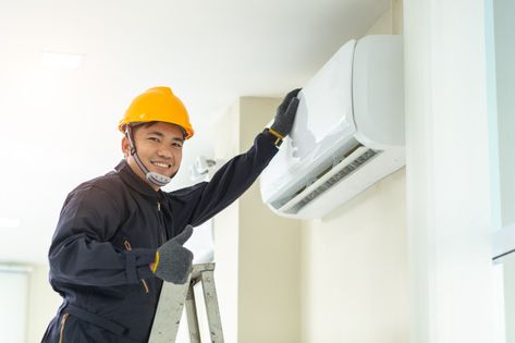 Male technician repairing air conditione... | Premium Photo #Freepik #photo #people #technology #man #construction Hvac Business, Split System Air Conditioner, Air Conditioner Service, Clean Air Conditioner, Refrigeration And Air Conditioning, Air Conditioner Installation, Ac Repair Services, Air Conditioner Repair, Air Conditioning Installation