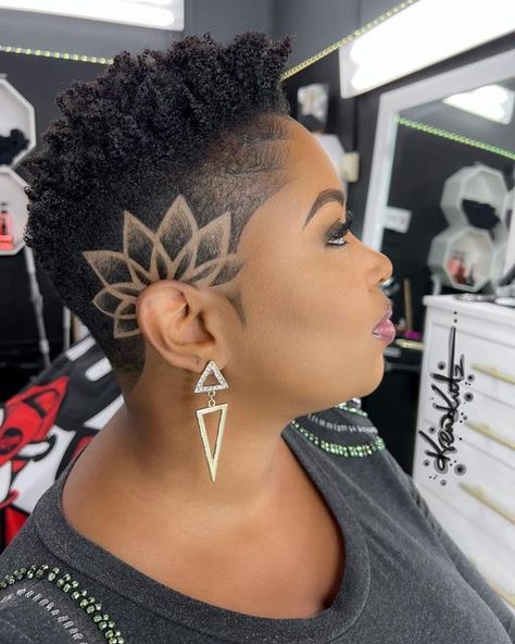 Flower Haircut Design, Designs On Shaved Sides, Hair Cut Designs Girl, Shaved Hair With Designs, Design Haircuts Women, Women Fade Designs, Pride Hairstyles Black Women, Flower Shaved Hair Designs, Shaved Hair Designs For Women Side