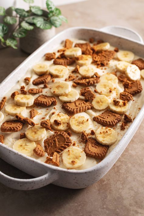 Creamy and easy to make biscoff banana pudding made with Lotus biscoff cookies instead of nilla wafers. It's a delicious twist on a classic no-bake dessert. #bananapudding #biscoff | teakandthyme.com Biscoff Banana, Biscoff Recipes, Nilla Wafers, Biscoff Cookies, Lotus Biscoff, Crunchy Cookies, Bake Dessert, Instant Pudding, Banana Recipes