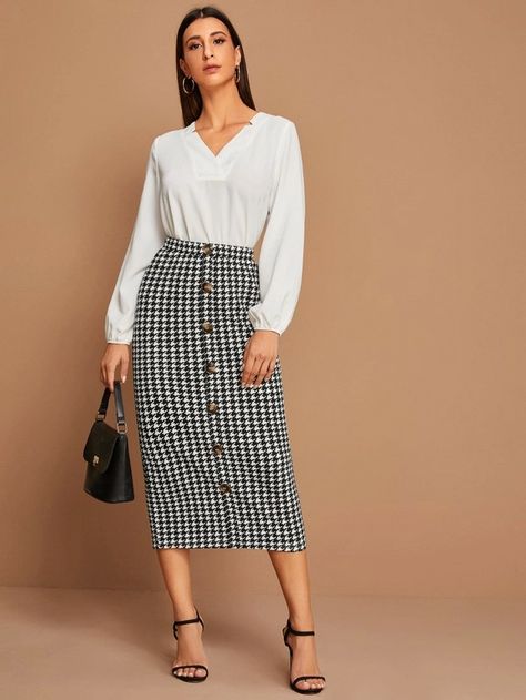 Spring Business Casual, Cord Skirt, Pu Leather Skirt, Houndstooth Skirt, Outfit Plan, Printed Pleated Skirt, Fashion Boho, Black And White Style, Womens Pencil Skirts