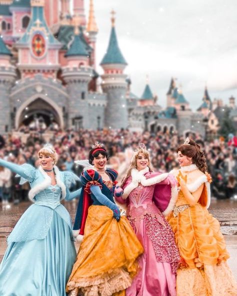 Disneyland Princess Aesthetic, Disney Princess Disney World, Disneyland Paris Christmas, Disneyland Orlando, Disneyland Parade, Disney World Princess, Disneyland Characters, Disneyland Princess, Disney Parade