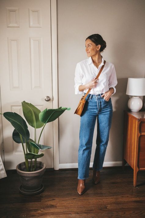 Brown Ankle Boots Outfit, White Button Down Outfit, Heels Boots Outfit, Brown Boots Outfit, Button Down Outfit, Straight Jeans Outfit, High Waisted Jeans Outfit, Chelsea Boots Outfit, Straight Leg Jeans Outfits