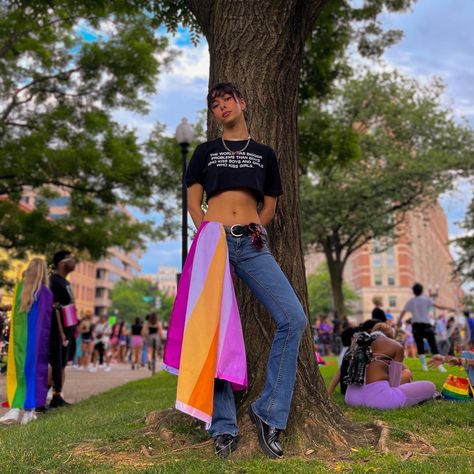 Grunge Pride Outfit, Pride Lesbian Outfit, Pride Outfit Ideas Aesthetic, Pride Week Outfit, Summer Pride Outfit, Femme Pride Outfit, Pride Outfits Aesthetic, Pride March Outfits, Nyc Pride Outfit