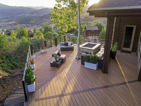 Brown Composite Decking, Composite Decking Ideas, Composite Decking Colors, Mahogany Decking, Trex Transcend, Decking Ideas, Green Backyard, Tiered Deck, Raised Deck