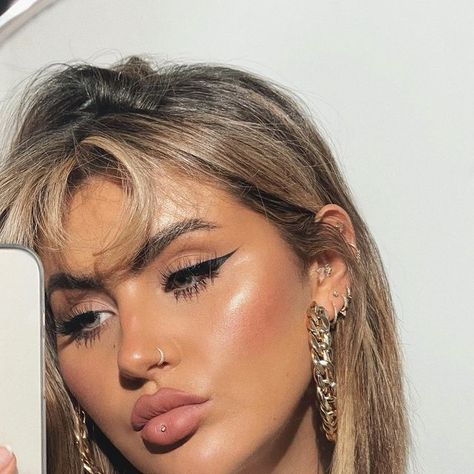 mary jordan (@aprilbloom16) • Instagram photos and videos Hairstyles For Lazy Days, Jamie Genevieve, Date Night Makeup, Bleach Blonde Hair, No Heat Hairstyles, Types Of Makeup, Dope Makeup, Glam Hair, Hair Color Pink