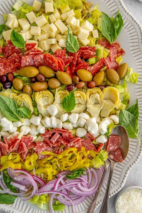 Antipasto Salad Vegetarian Antipasto Salad, Antipasto Platter Ideas Presentation, Italian Salad Recipe, Antipasta Platters Italian, Salad Bar Ideas Party, Antipasta Salads, Italian Antipasto Salad, Italian Salads, Easy Homemade Italian Dressing