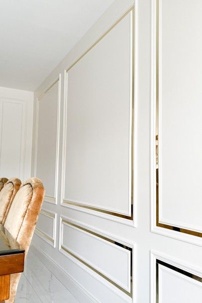 Gold Accent Wall, Wall Molding Design, Modern Wall Paneling, White Molding, Pop Ceiling Design, Gold Living Room, Hall Interior, Wall Trim, Salon Interior Design