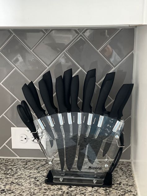 Black Knives Set with Acrylic Holder Black Home Aesthetic, Black Apartment Aesthetic, Black Apartment, Black Kitchen Decor, Kitchen Knife Set, First Apartment Decorating, House Essentials, Dream Apartment Decor, Future Apartment Decor