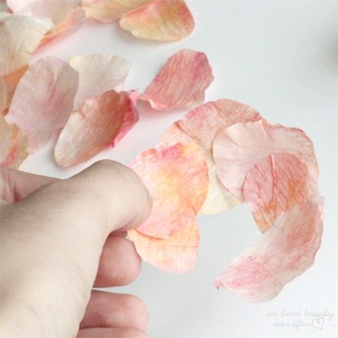 Crepe Paper Roses Tutorial, Paper Mache Flowers, Tissue Paper Roses, Crepe Paper Flowers Tutorial, Paper Roses Diy, Giant Paper Roses, Crepe Paper Roses, Large Paper Flowers, Paper Flower Template