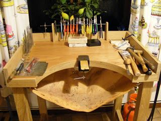 I like this example of custom made jewellery bench (and the lemon tree outside the window) Jewellery Bench, Jewelers Workbench, Wooden Work Bench, Wooden Work, Outside The Window, Jewellers Bench, Jewelers Tools, Tool Room, Workshop Design