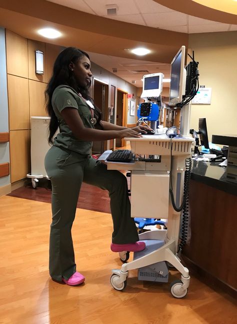 #greenscrubs #melaninbae #badandboujee Nurse Outfit Scrubs, Nursing School Inspiration, Nursing Goals, Nursing Motivation, Ultrasound Technician, Nursing School Motivation, Medical School Life, Life Goals Future, Nurse Inspiration