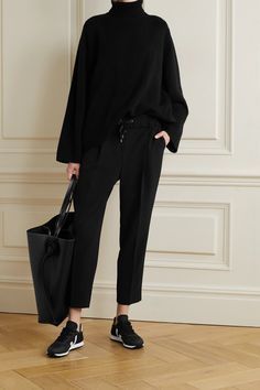 Mode Casual, Fashion Mistakes, All Black Outfit, 가을 패션, Outfit Casual, Minimalist Outfit, Black Outfit, Net A Porter, Look Fashion