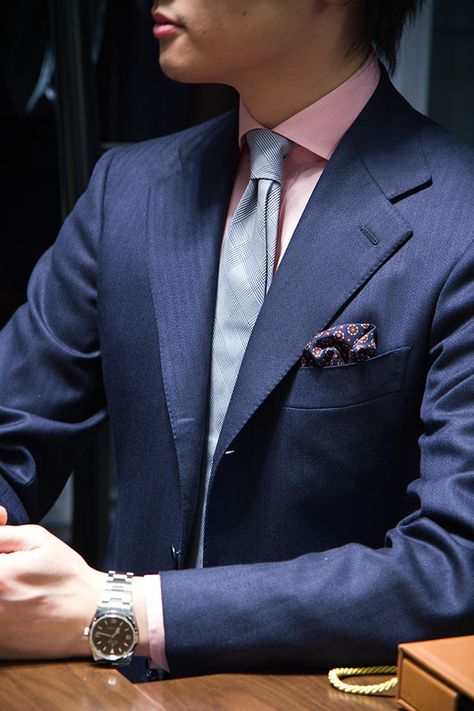 Suit Brown, A Man In A Suit, Man In A Suit, Ties Mens Fashion, Mens Fashion Business, Navy Blue Suit, Brown Tie, Mens Fashion Blog, Mens Fashion Classic