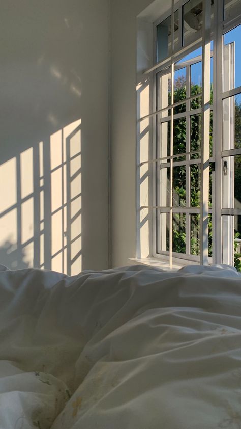 Bedroom Windows Aesthetic, Big Window In Bedroom, Window Wallpaper Aesthetic, Room Window Aesthetic, Aesthetic Bedroom Window, Pfp Autumn, Bed Near Window, Room With Lots Of Windows, Windows Aesthetic