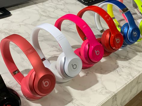 Beats Solo 4 Aesthetic, Beat Headphones, Headphone Aesthetic, Easy Birthday Gifts, Apple Headphones, Dope Jewelry Accessories, Phone Photo Editing, Beats Solo, Dump Ideas