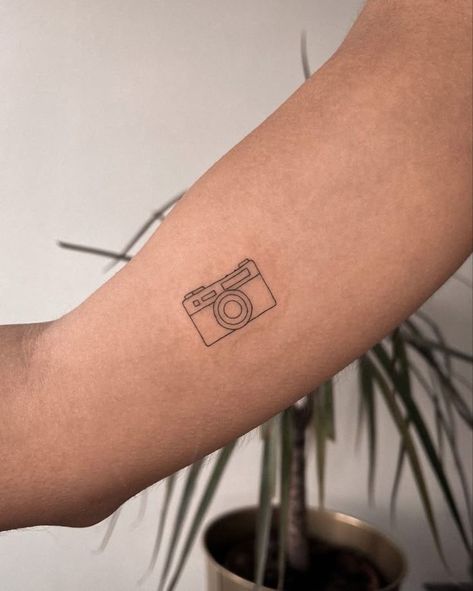 Camera Tiny Tattoo, Camera Tattoo Aesthetic, Small Tattoos Camera, Fineline Camera Tattoo, Camera Line Art Tattoo, Vintage Car Tattoo Simple, Camera Minimalist Tattoo, Cameras Tattoos, Mini Camera Tattoo