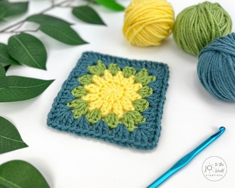 Sunburst Granny Square - Free Crochet Pattern | Jo to the World Creations Geometric Granny Square Patterns, Crochet Motifs Free Pattern, Granny Squares Pattern Free, Mandala Granny Square, Fun Granny Squares, Crochet Granny Square Projects, Free Granny Square Crochet Pattern, Crochet Granny Square Free Pattern, Free Granny Square Pattern