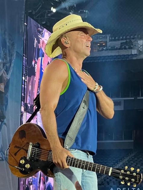 Let my heart take me where it wants to go thats the soul of the sailor! ❤️ love you kenny! Kenny Chesney Songs, Kenny Chesney Quotes, Alan Jackson Music, Kenny Chesney Concert, Kenney Chesney, Sweet Romantic Quotes, Alan Jackson, Love My Man, Kenny Chesney