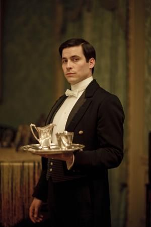 Thomas serves tea Rob James Collier, English Country Manor, Julian Fellowes, Downton Abby, Shirley Maclaine, Hercule Poirot, Working Class, 인물 사진, Downton Abbey