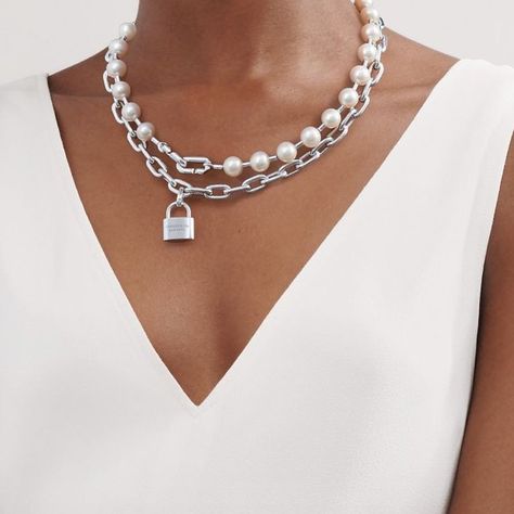 Tiffany Necklace Pearl, Tiffany And Co Pearl, Tiffany Silver Necklace, Tiffany Hardwear, Tiffany And Co Jewelry, Tiffany Necklace, Lock Necklace, Tiffany And Co, Business Outfit