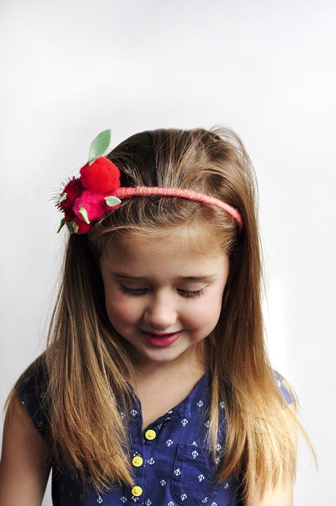 DIY Apple Pom Pom Headband, Delineate Your Dwelling Creative Thanksgiving Ideas, Pom Pom Headband, Diy Apple, Weather Crafts, Fashion Kids, Kids Stuff, Creative Crafts, Crafts For Kids, To Create