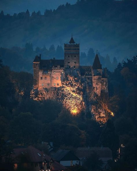 Guaita Tower 🏰 Italy 🇮🇹 Credit 📸 @bokehm0n 🤩👏 — — The Guaita tower is one of three towered peaks overlooking the city of San Marino, the… | Instagram Draculas Castle Romania, Transylvania Castle, Bran Castle Romania, Fefe Dobson, Castle Romania, Dracula's Castle, Vampire Castle, Bran Castle, Dracula Castle