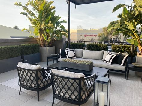 Modern Balcony Seating Ideas, Outdoor Penthouse Terrace, Terrace Cafe Design Rooftop Bar, Luxury Rooftop Lounge, Roof Top Lounge Rooftop Bar, Classic Outdoor Furniture, Terrace Furniture, Rooftop Terrace Design, Beautiful Outdoor Living Spaces