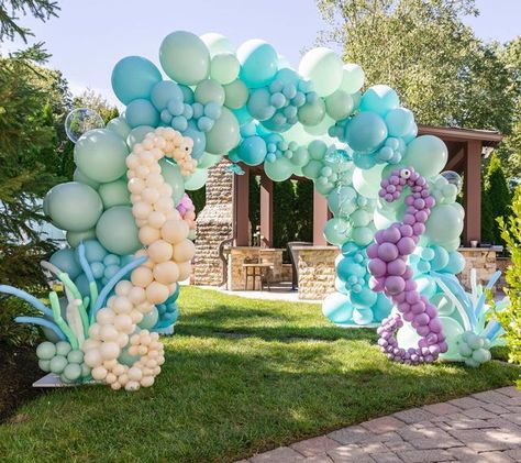 Mermaid Party At The Park, Under The Sea Arch, Underwater Theme Birthday Party, Under The Sea Gender Reveal, Diy Under The Sea Decorations, Underwater Decorations, Underwater Birthday Party, Underwater Party Decorations, Sea Birthday Party Decorations